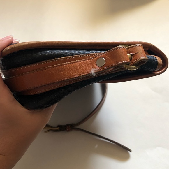 SALE Dooney & Bourke Purse - Picture 10 of 15